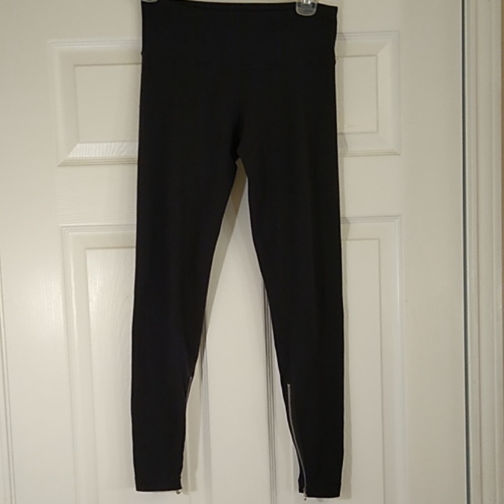 Lululemon leggings size 4 - Picture 2 of 6